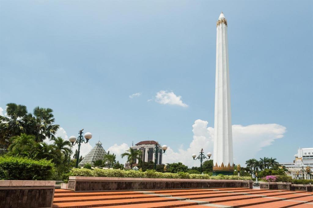 กราฮา เตราส ชาเรียะฮ์ Hotel สุราบายา ภายนอก รูปภาพ